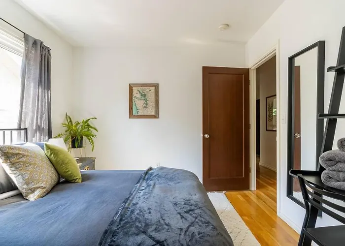 Pet friendly Charming North Beacon Hill Craftsman Villa Seattle