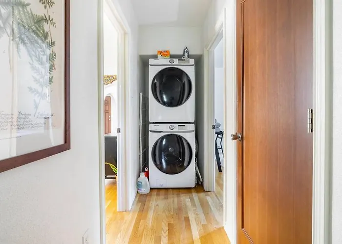Pet friendly Charming North Beacon Hill Craftsman Villa Seattle