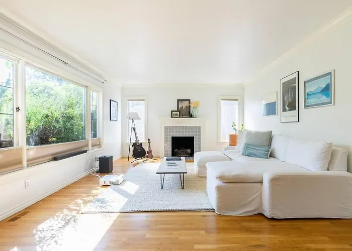Pet friendly Charming North Beacon Hill Craftsman Villa Seattle