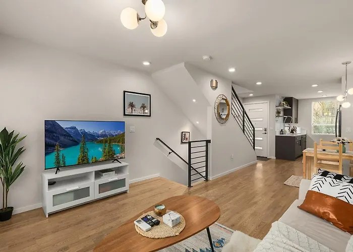 Pet friendly Marbella Lane - Elegant 2Br Home In Seattle