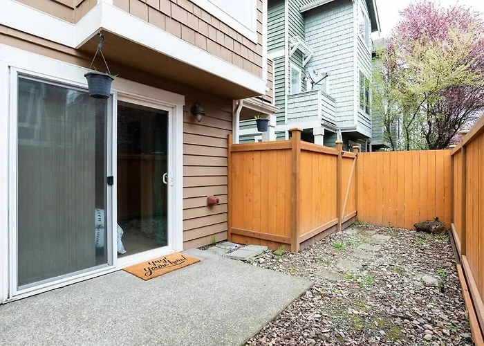 Pet friendly Snug Suite Near Greenlake! Seattle