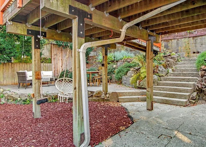 Pet friendly Wallingford Manor Villa Seattle