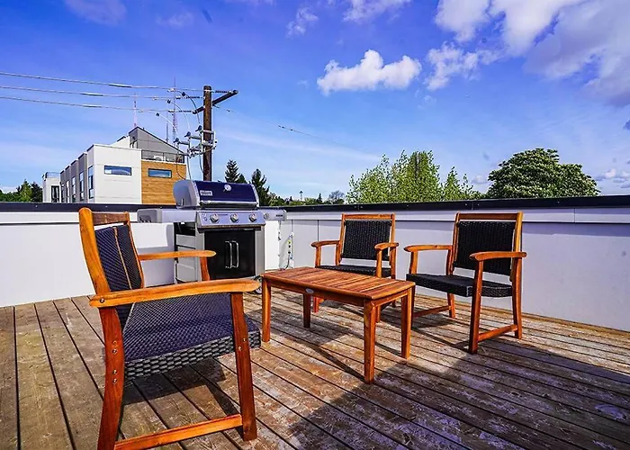 New Contemporary Home, Roof Top Deck, King Bed