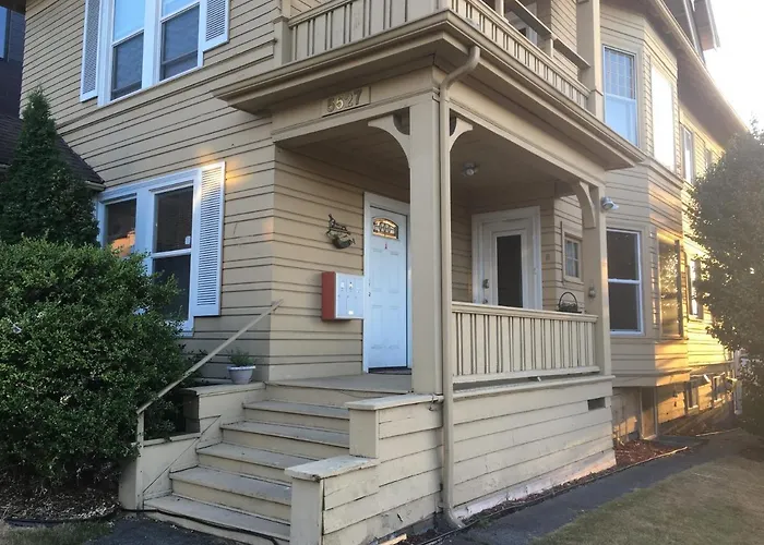 Entire Cozy Home In U-District