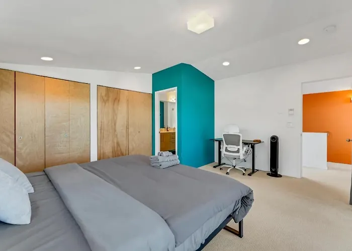 Smart Minimal 3Br 2.5Bath House With Parking