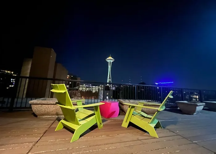Cozy Downtown Condo Retreat With Space Needle View Seattle