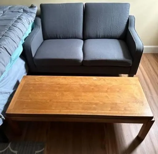 Furnished Studio With Its Own Entrance And Parking, Close To Major Bus Routes, Uw, Hospitals, And Downtown Seattle acceptant les animaux