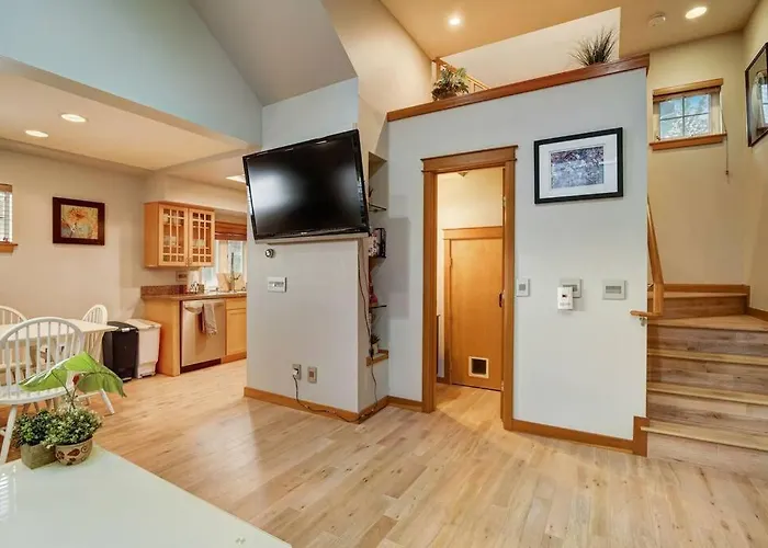 Modern 3Bed+Loft, 3.5Bath Home W/Desk, Gym Access Seattle que aceita animais de estimação