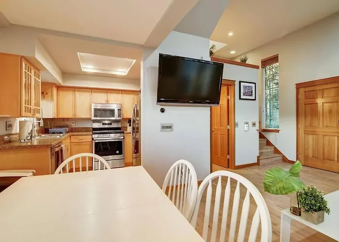 Modern 3Bed+Loft, 3.5Bath Home W/Desk, Gym Access Seattle que aceita animais de estimação