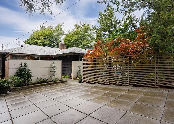 Stylish Seattle Vacation Rental With Water View