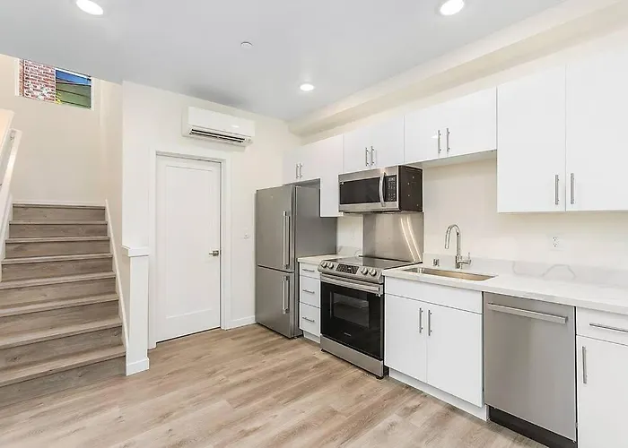 Pet friendly Vhagar'S Valyria'S Vista Apartment Seattle
