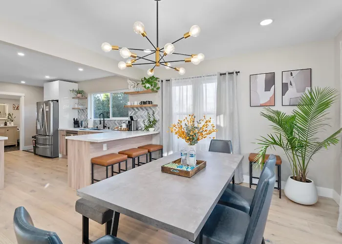 Cozy Modern House - 15 Mins Airport Or City