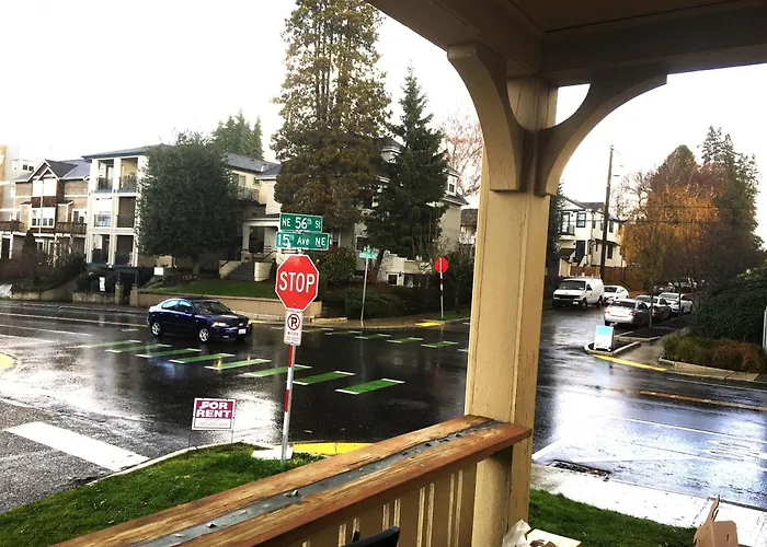 Entire Cozy Home In U-District