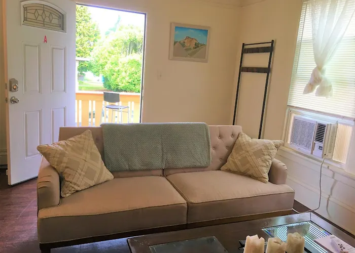 Entire Cozy Home In U-District