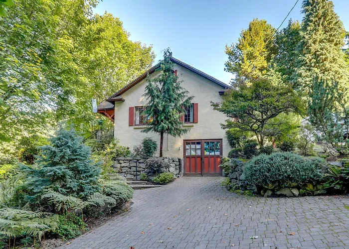 Seattle Home With Balcony 1 Mi To Park And Water!