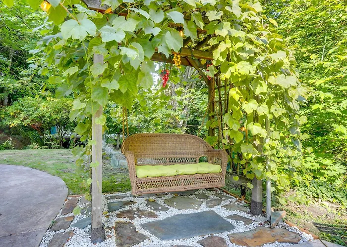 Seattle Home With Balcony 1 Mi To Park And Water!