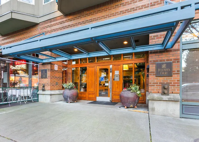 Pet friendly Belltown Perch, Explore Like A Local 99 Walkscore Seattle