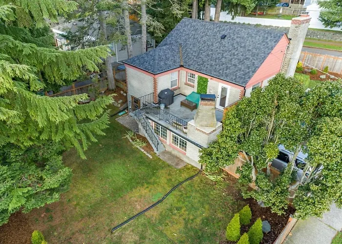 Remodeled Home Fenced Yard Outdoor Fireplace Seattle