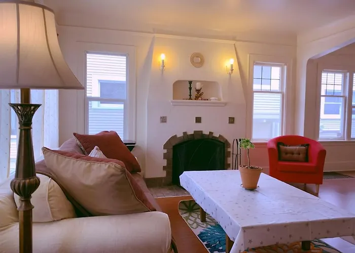 Seattle Urban Village- Private Room