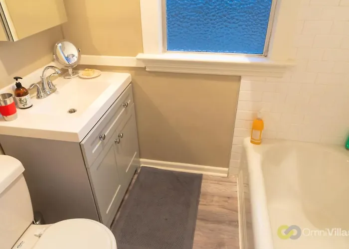 Bright Vintage Apt In The Heart Of Seattle
