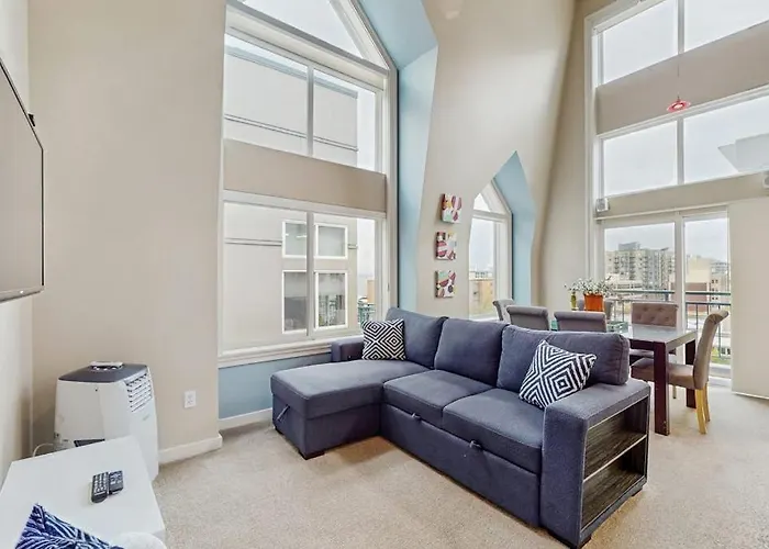 Belltown Court Sunset Suite