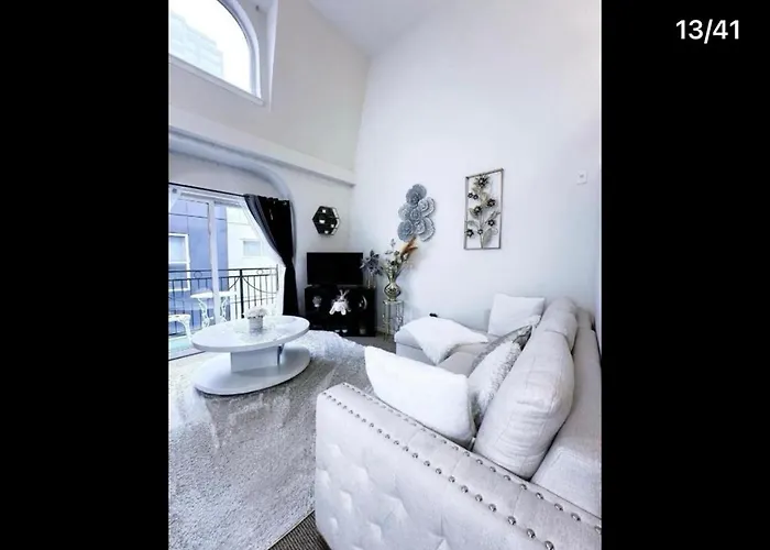 Cozy Downtown Condo Retreat With Space Needle View Seattle