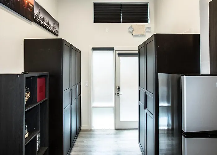 Modern Seattle 1 Bedroom Condo Sleeps 4
