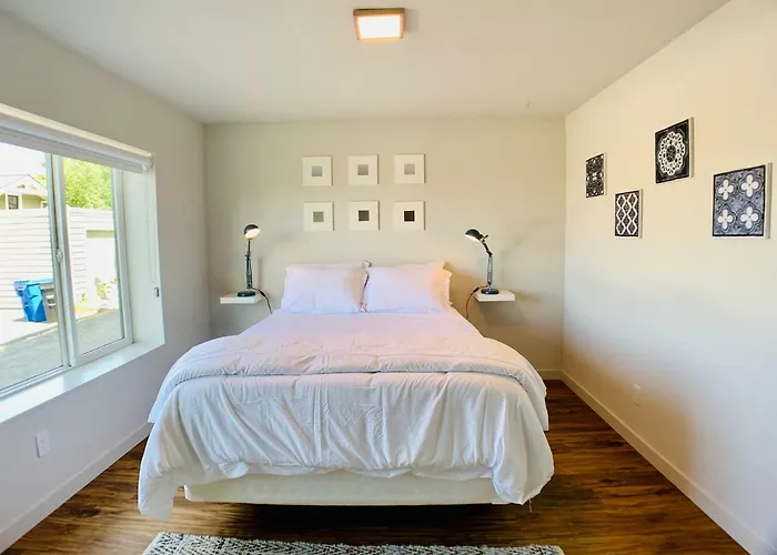 Corner Unit With Panoramic Views Of Water/Mountain
